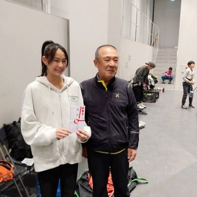 （左）村上選手（右）湯浅会長