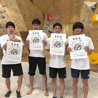 （左）成年男子、（右）少年男子